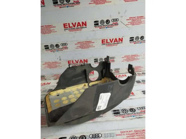 2K5858559 | VW Caddy Alt Direksiyon Kolon Kapağı VAG