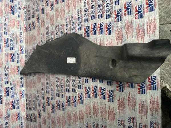 5F1868432 | Seat Leon Sağ Orta Konsol Yan Kaplaması VAG