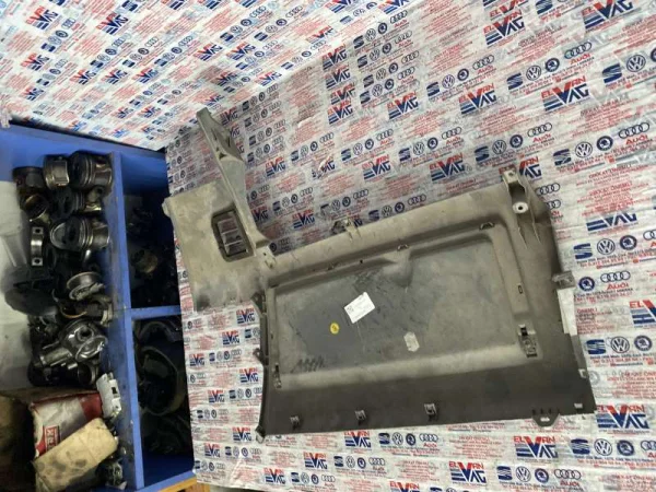 7H1858904C | VW Transporter Torpido Gözü Kapağı VAG