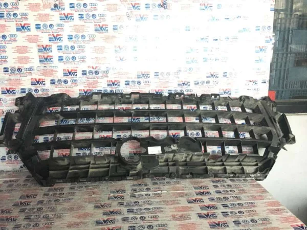 4M0807233C | Audi Q7 Ön Panjur Arka İç Braketi VAG