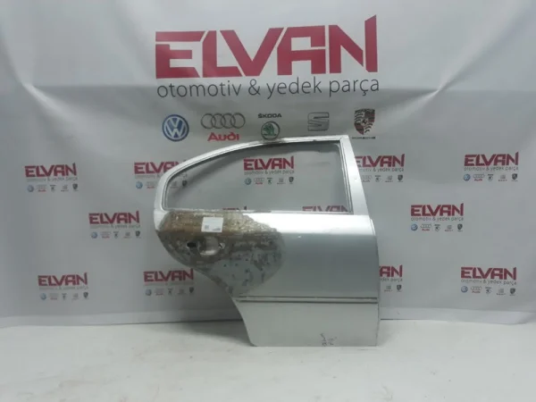 1U4833056 | Skoda Octavia Arka Sağ Kapı VAG