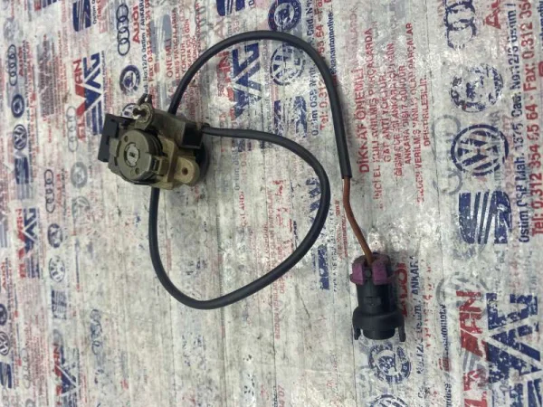 8P0863387A | Çakmaklık Kapağı | Audi A3, RS 3 VAG