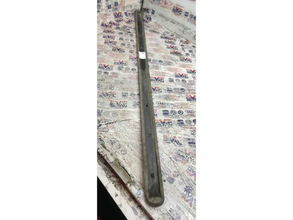 2K0853516C | VW Caddy Sağ Ön Kapı Çıtası VAG