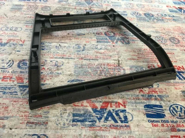 1K0863487F | Orta Konsol Küllüğü | VW Eos, Golf, Jetta, Vento VAG