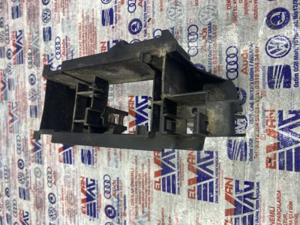 8P0937546B | Audi A3 Sigorta Kutusu VAG