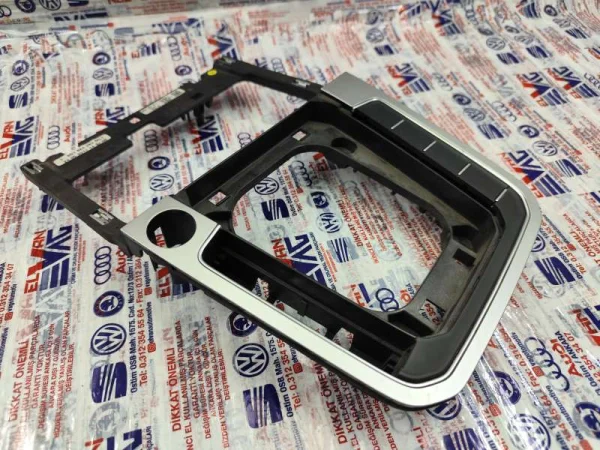 3G1864252LL | Orta Konsol Çerçevesi VAG