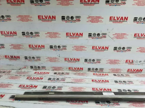 4B5853764 | Sağ Arka Kapı Cam Fitili VAG