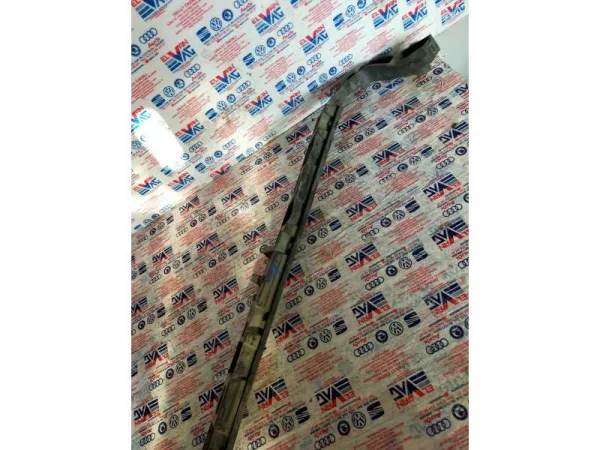 3C5807861 | VW Passat Arka Tampon Orta Braketi VAG