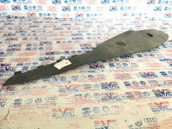 5C7863046RH | Sağ Orta Konsol Kapağı VAG
