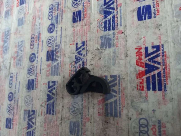 6R0133687D | Yakıt Borusu Sabitleme Klipsi | VW Polo - Seat Ibiza - Skoda Fabia, Roomster VAG
