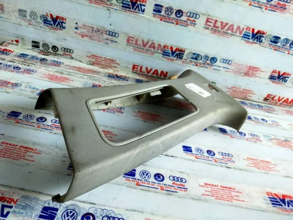 1K4867243E | VW Golf Sol Üst B Sütun Kaplaması VAG