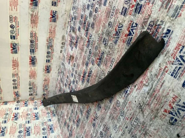 1K5839374B | VW Jetta Sağ Arka Kapı Vida Kaplaması VAG