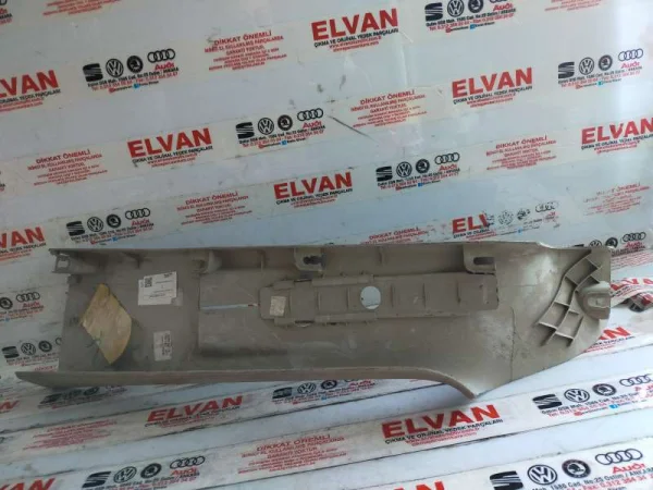7E0867244F | VW Transporter Sağ B Sütunu İç Kaplaması VAG
