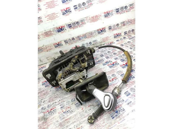 8R2713041D | Otomatik Vites Seçici Kolu VAG