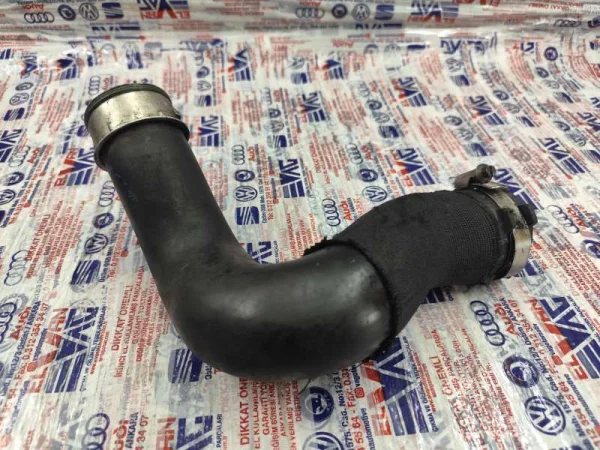7L6145738A | Üst Turbo Hortumu | VW Touareg - Audi Q7 VAG