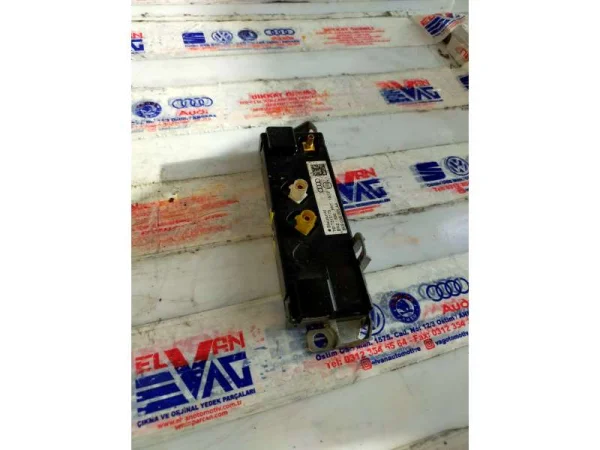 8K5035225AA | Audi A4 Anten Güçlendirici VAG