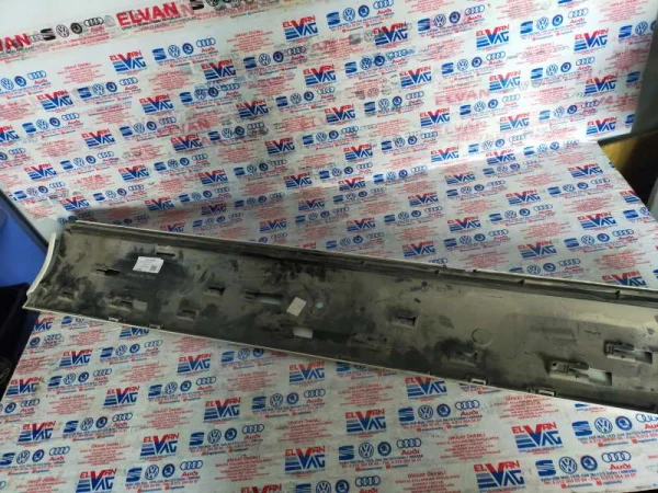 4L0853960 | Audi Q7 Sağ Ön Kapı Alt Çıtası VAG