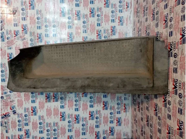 701863736C | VW Transporter Sağ Ön Basamak Plastiği VAG