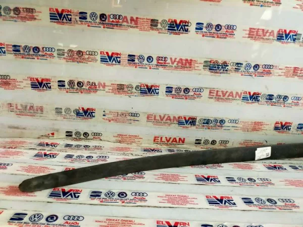 1K4853516B | VW Golf Ön Sağ Kapı Çıtası VAG