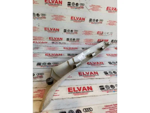 1J0867234F | VW Golf Sağ Ön Direk Bakaliti VAG