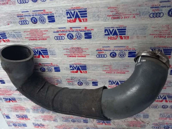 8W0145738A | Audi A4 İntercooler Hortumu VAG