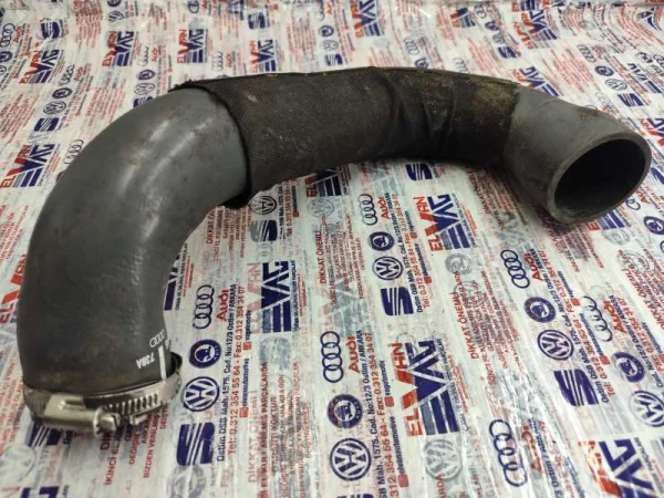 8W0145738A | Audi A4 İntercooler Hortumu VAG