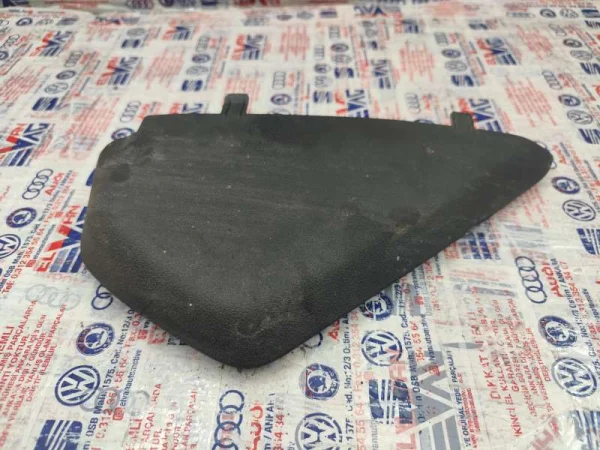8W0857086C | Audi A4 Sağ Göğüs Yan Kapağı VAG