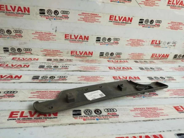 A0009121923 | Sağ Koltuk Yan Plastik Kapağı VAG