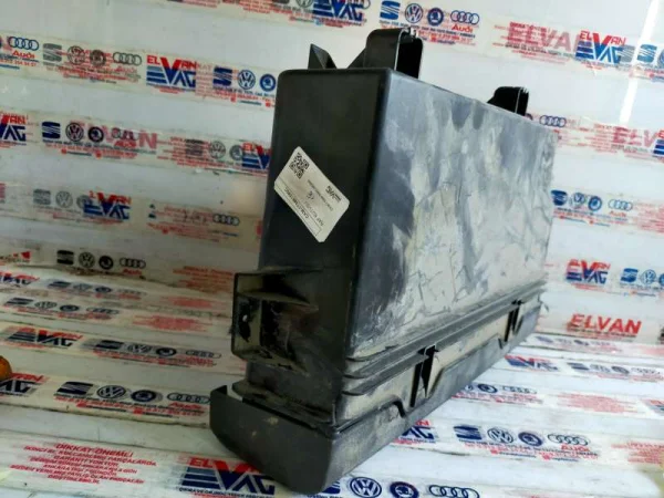 1T0881580C | VW Touran Koltuk Altı Eşya Gözü VAG