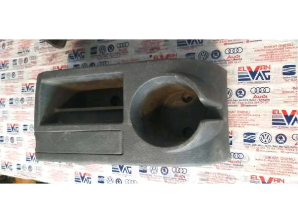 1K5863323B | VW Jetta Arka Bardaklık VAG