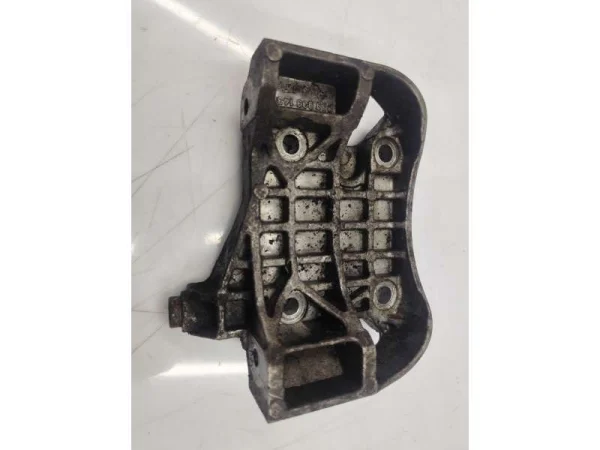 059903143P | Şarj Dinamosu Bağlantı Braketi | VW Touareg - Audi Q7 VAG