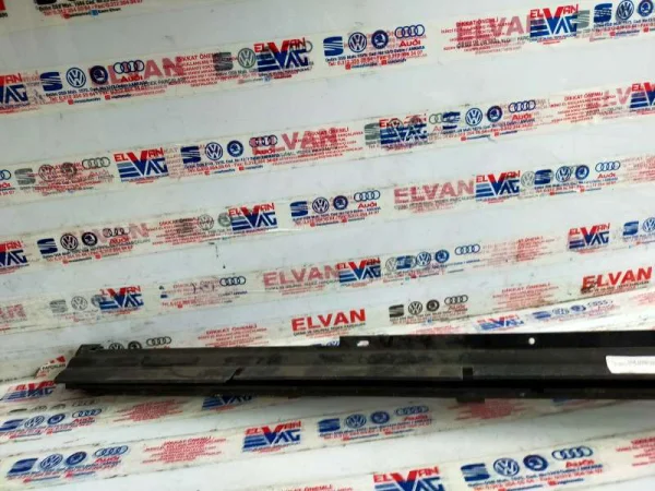 7E5861323 | VW Transporter Sürgülü Sol Cam Perdesi VAG