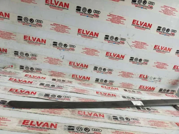 1T0853516 | Sağ Ön Kapı Çıtası VAG