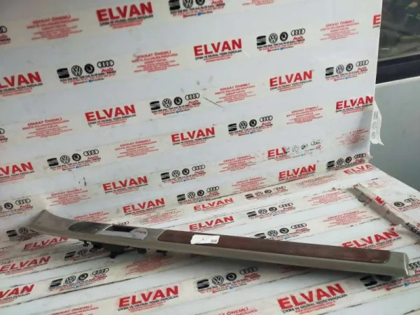 7L6867440 | Ön Sağ İç Kapı Çıtası VAG