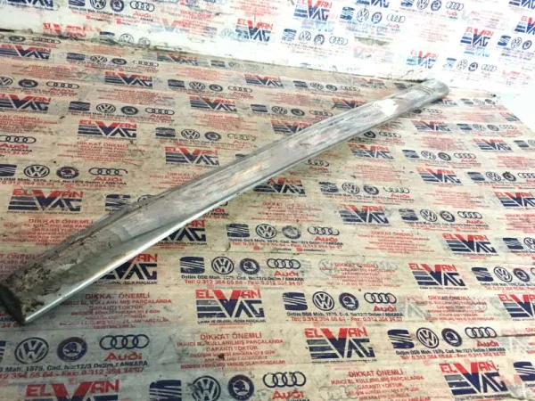 2K0853536E | VW Caddy Sağ Arka Kapı Çıtası VAG