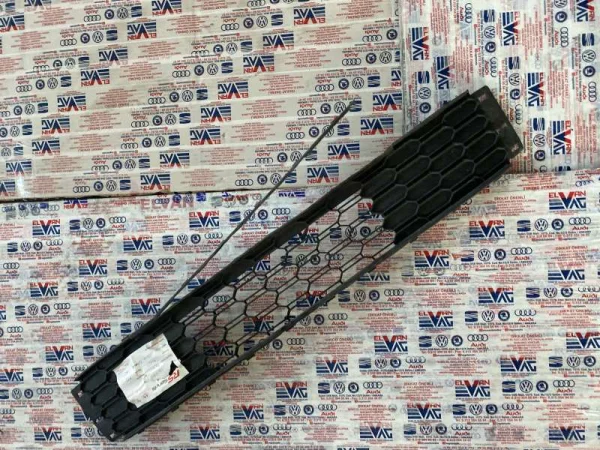 6V0853677E | Skoda Fabia Ön Tampon Orta Izgarası VAG