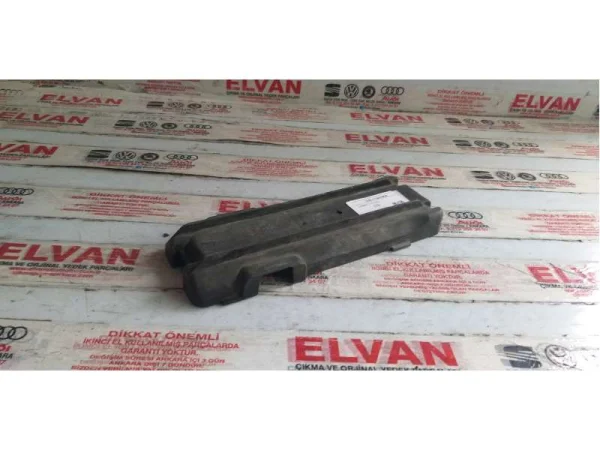 171945285B | Arka Stop Lambası İç Kapak Trim | VW Golf, Scirocco VAG