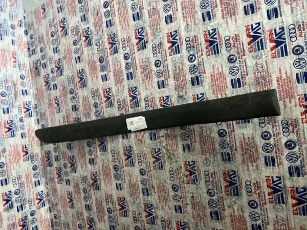 1K4853754 | VW Golf Arka Sağ Kapı Çıtası VAG