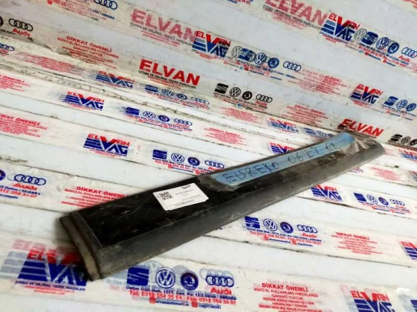 4F0853375J | Audi A6 Arka Sol Kapı Eşiği VAG