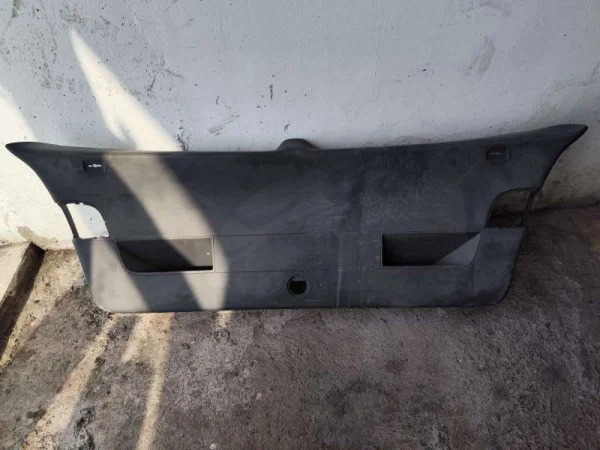 1K6867601C | VW Golf Bagaj Kapağı Kaplaması VAG