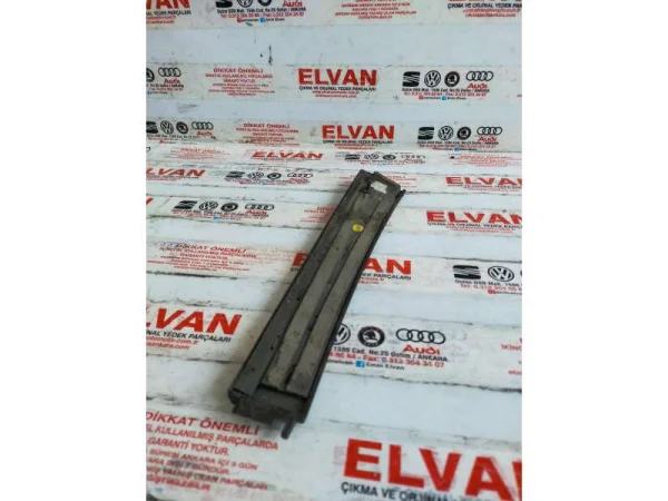 1K8805946D | VW Scirocco Arka Sağ Kapı Direk Kaplaması VAG