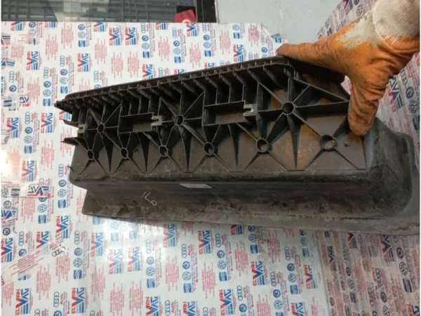 7D0863736B | VW Transporter Sağ Kapı Eşiği Kaplaması VAG