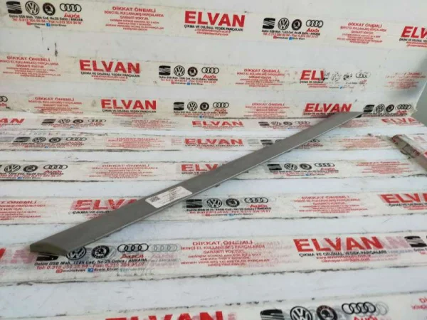 8P3853700C | Audi A3 Arka Sağ Çamurluk Çıtası VAG