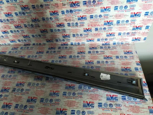 8R0853960B | Audi Q5 Sağ Ön Kapı Çıtası VAG