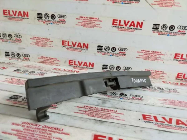 7L6864225B | VW Touareg Bagaj Taban Destek Braketi VAG