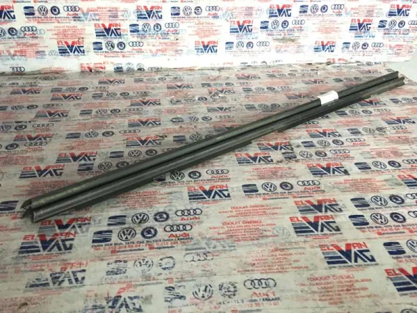 1K5837472D | Sağ Arka Kapı Cam İç Fitili | VW Golf, Jetta, Vento VAG