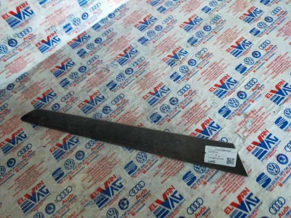 5C6867450A | VW Jetta Sağ Arka Kapı Çıtası VAG