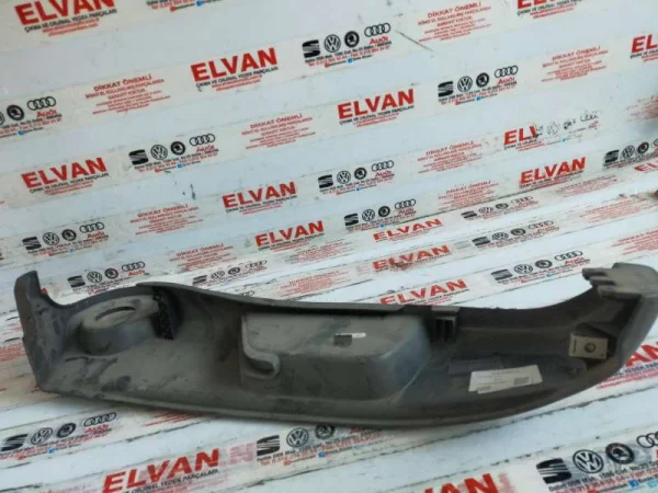 5C6881313 | VW Jetta Ön Sol Koltuk Yan Kaplaması VAG