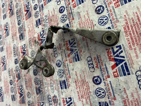 7M3711781B | Seat Alhambra Vites Halat Bağlantı Ayağı VAG