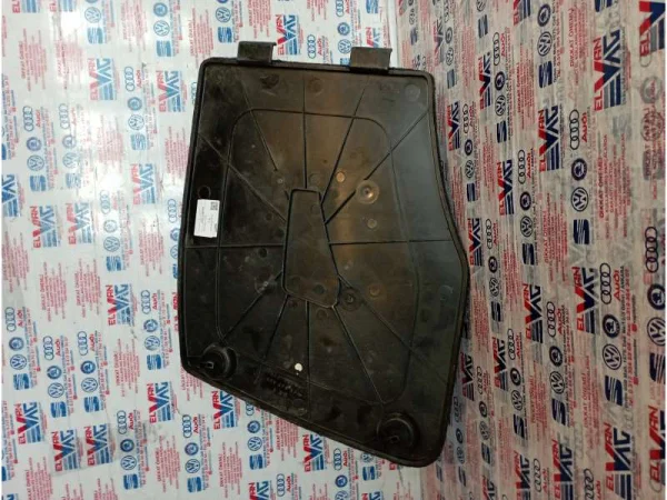 1K5867461 | VW Jetta Sol Bagaj Yan Kaplaması VAG